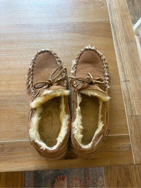 L.L. Bean warm cozy Shearling-Lined Brown Moccasin Slippers